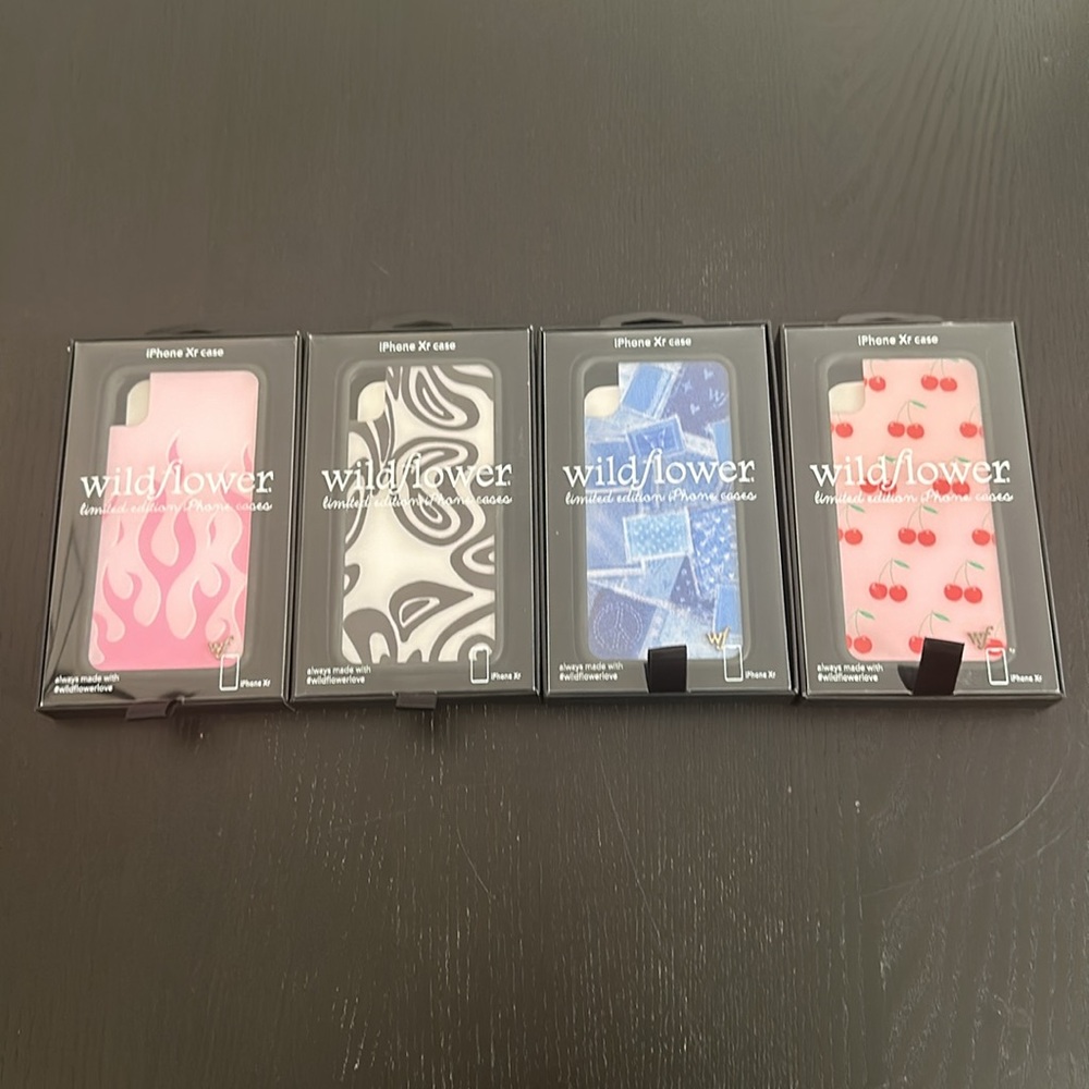 4 Wildflower IPhone XR cases. (Message to buy just specific one(s) or comment).